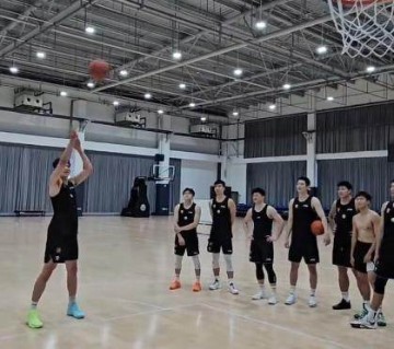 乐鱼体育官方网站-杨瀚森回国就开练，自评NBA菜鸟赛季：给打四五十分